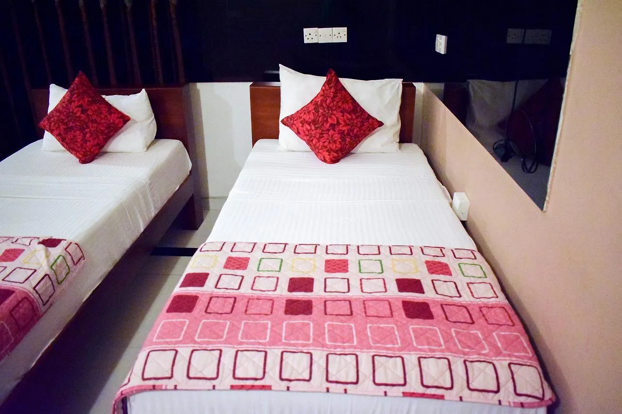 Hotel Yoho Adnives Road Negombo 3*,
